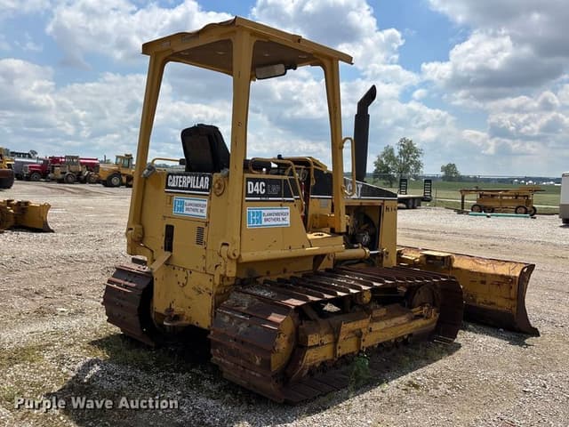 Image of Caterpillar D4C equipment image 4