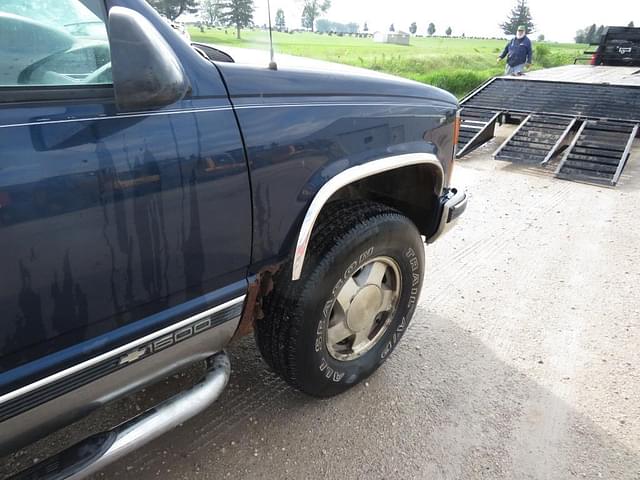 Image of Chevrolet 1500 equipment image 3