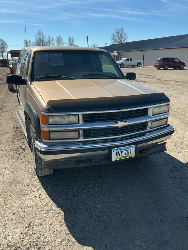 Image of Chevrolet 2500 equipment image 3