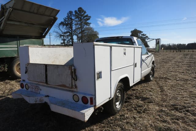 Image of Chevrolet 2500 equipment image 2