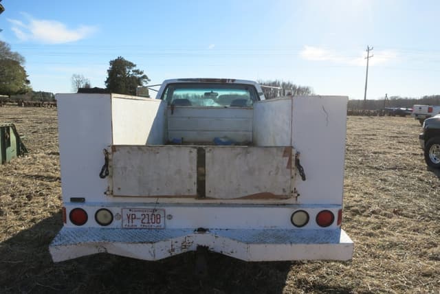 Image of Chevrolet 2500 equipment image 3