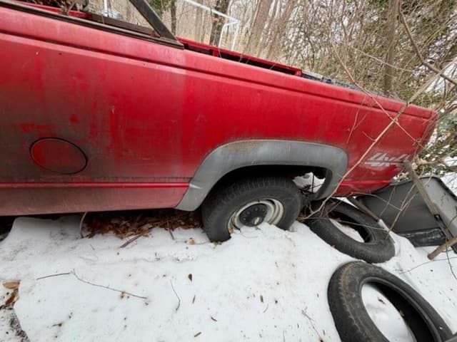 Image of Chevrolet 2500 equipment image 3