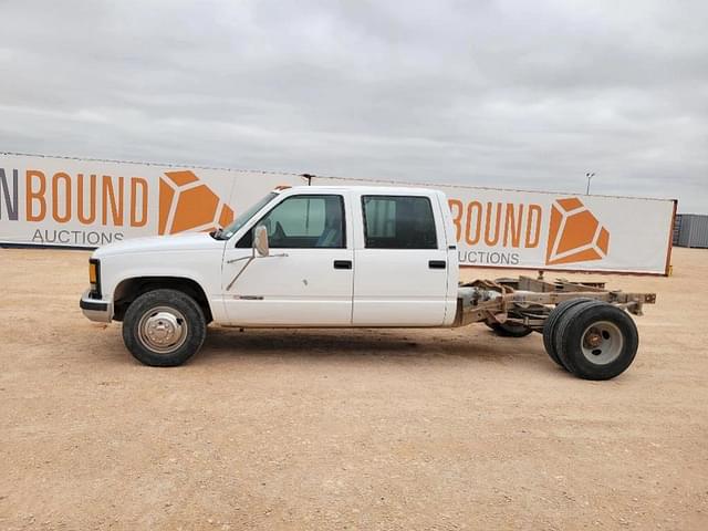 Image of Chevrolet 3500 equipment image 1