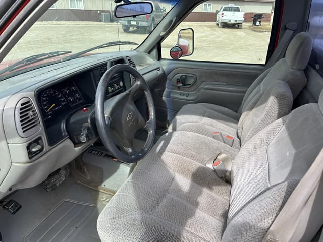 Image of Chevrolet 3500 equipment image 4