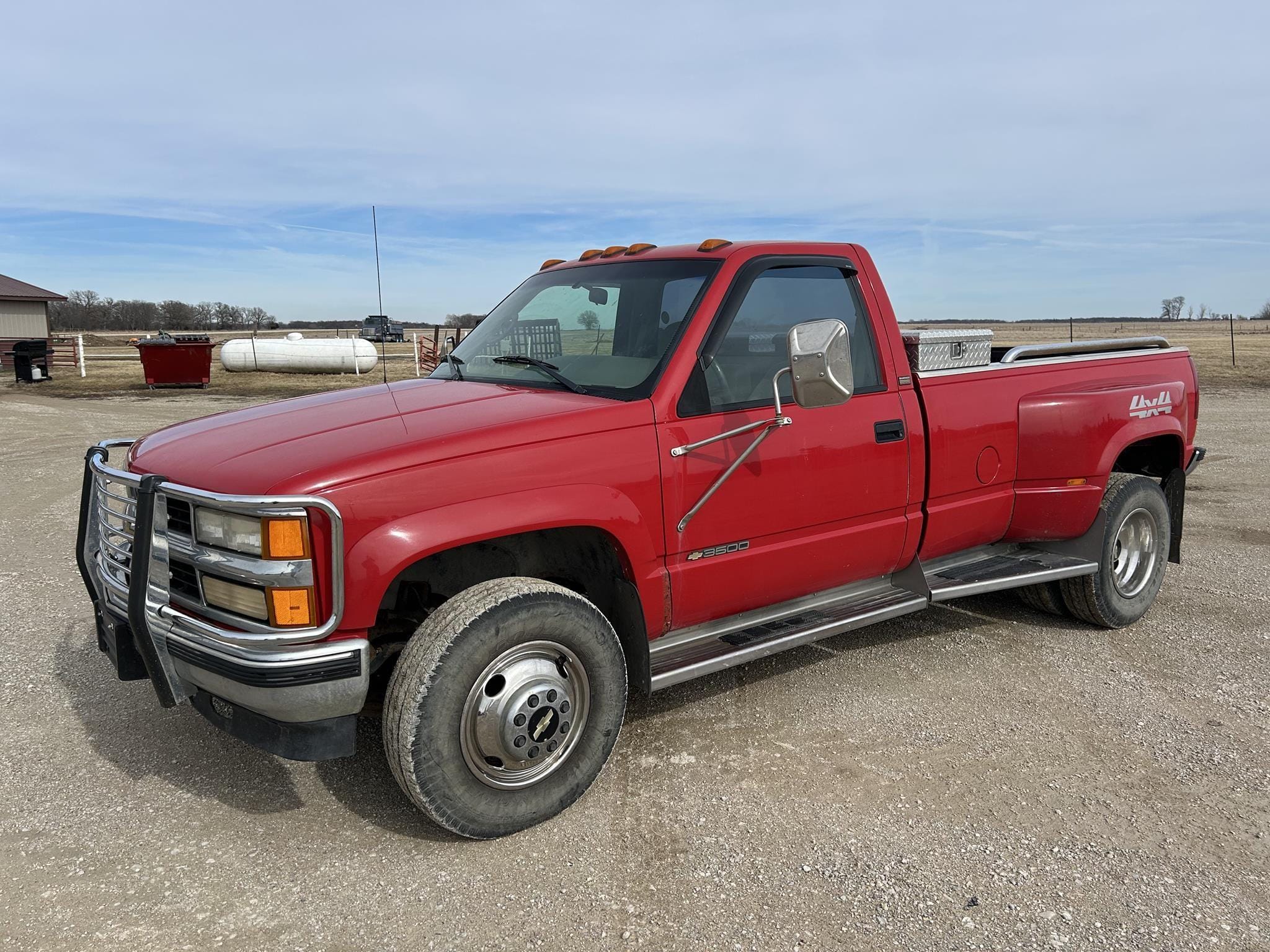 1995 Chevrolet 3500 Equipment Image0