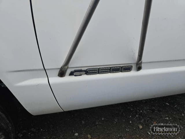Image of Chevrolet 3500 equipment image 3