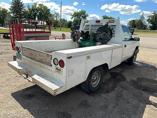 Image of Chevrolet 2500 equipment image 3