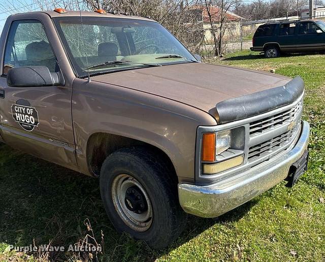 Image of Chevrolet C2500 equipment image 3