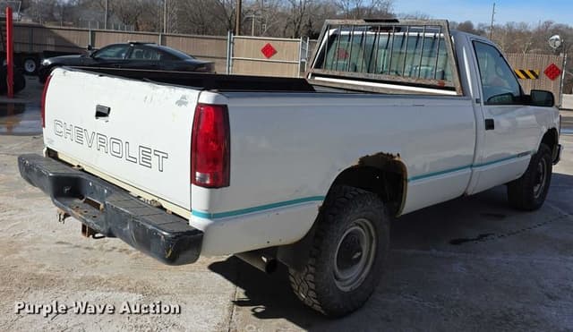 Image of Chevrolet C2500 equipment image 4
