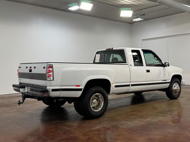 Image of Chevrolet 3500 equipment image 2