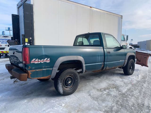 Image of Chevrolet GMT400 equipment image 3