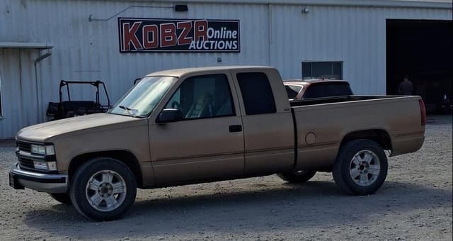 Image of Chevrolet Silverado equipment image 1