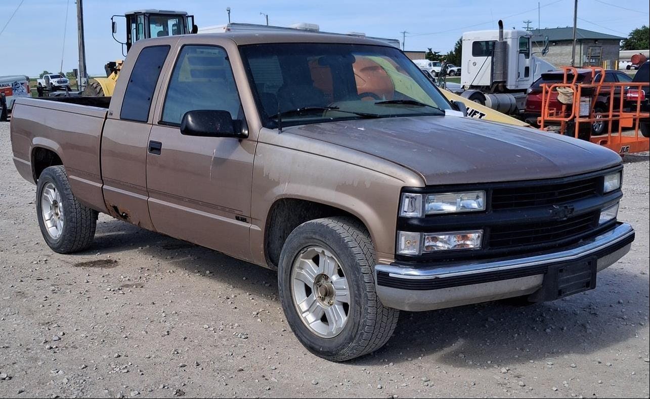 1995 Chevrolet Silverado Equipment Image0