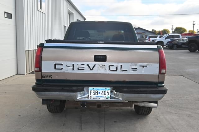 Image of Chevrolet 1500 equipment image 3
