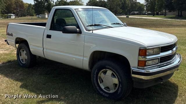 Image of Chevrolet K1500 equipment image 2