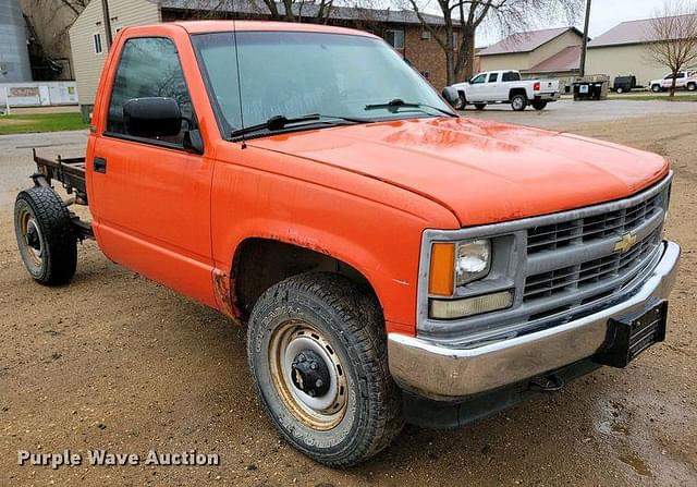 Image of Chevrolet K2500 equipment image 2
