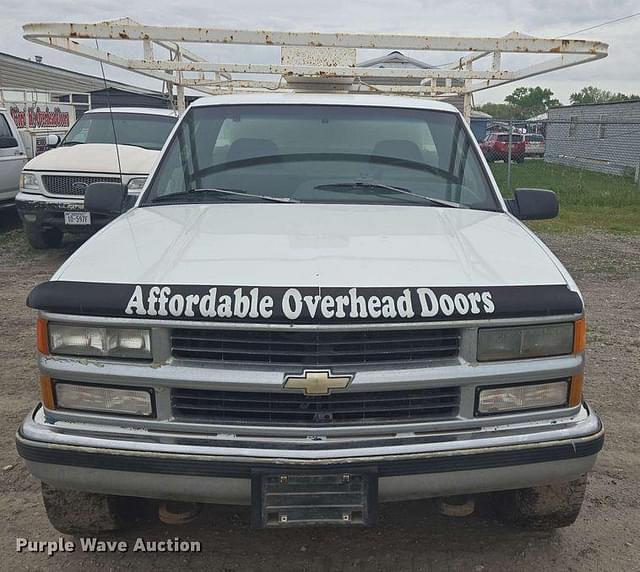 Image of Chevrolet 2500HD equipment image 1