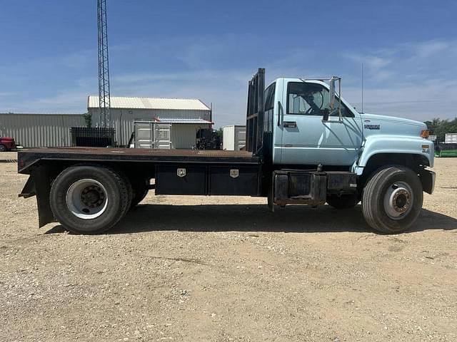 Image of Chevrolet 7500 equipment image 1