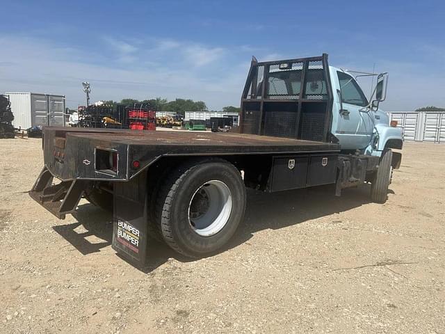 Image of Chevrolet 7500 equipment image 2