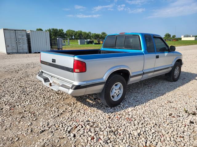 Image of Chevrolet S10 equipment image 2