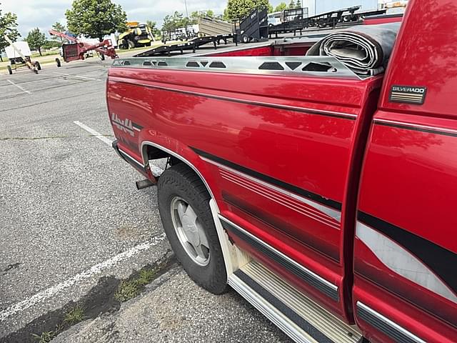 Image of Chevrolet 1500 equipment image 3