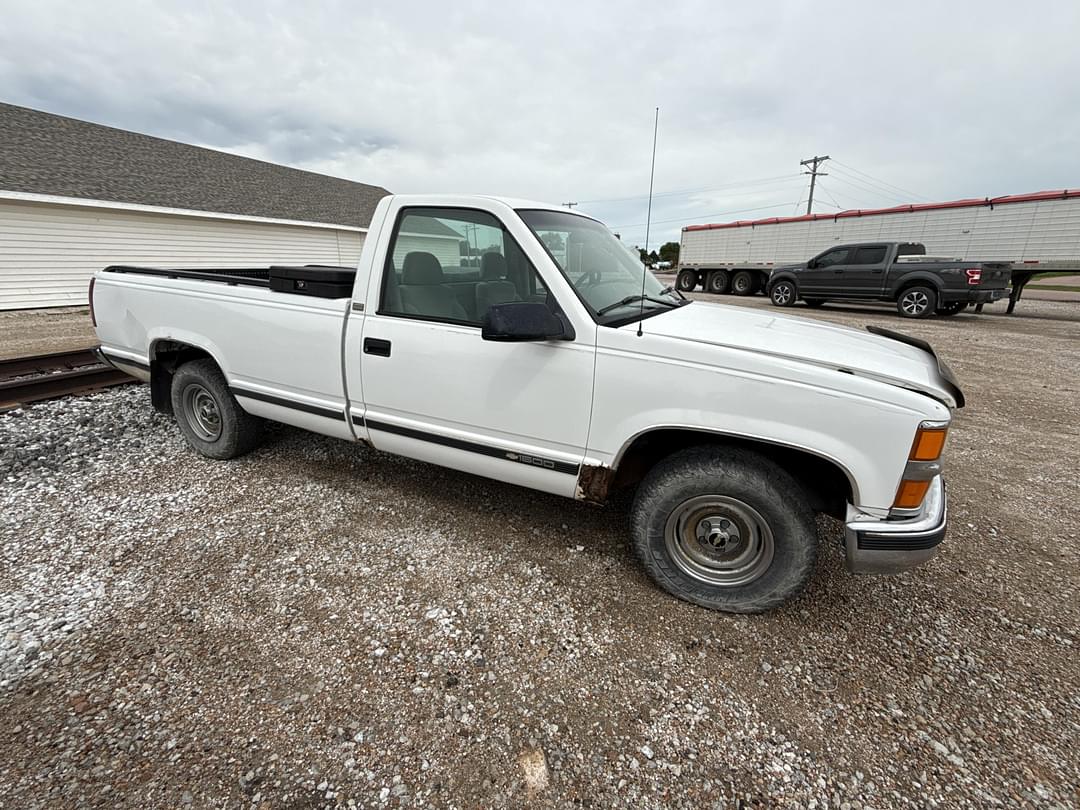 Image of Chevrolet 1500 Primary image