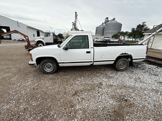 Image of Chevrolet 1500 equipment image 2