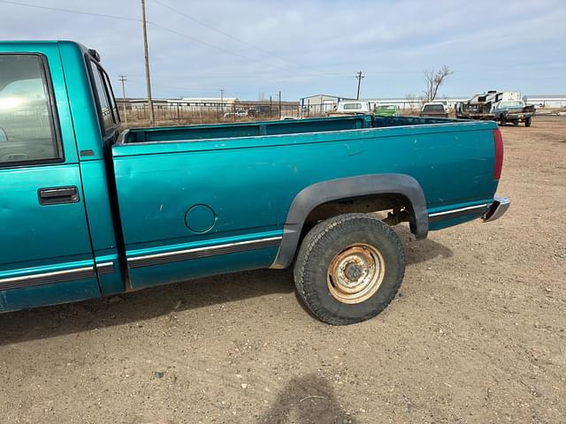 Image of Chevrolet 2500 equipment image 3