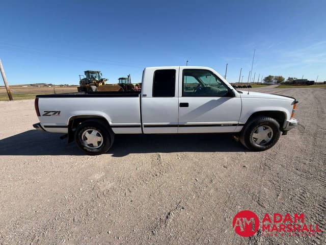 Image of Chevrolet 1500 equipment image 3
