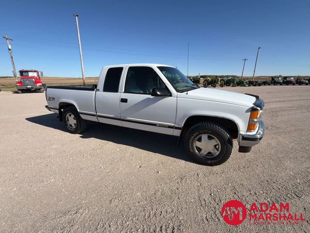 Image of Chevrolet 1500 equipment image 1