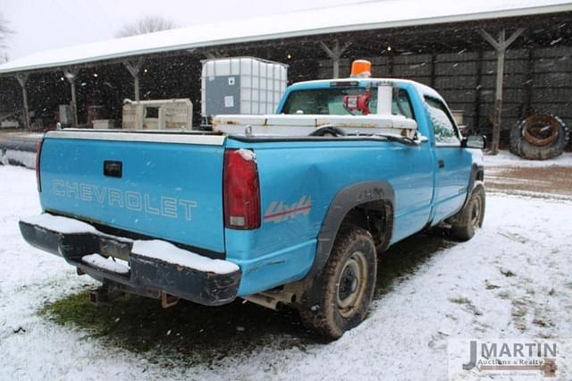 Image of Chevrolet 2500 equipment image 2