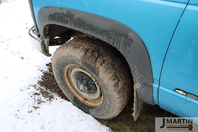 Image of Chevrolet 2500 equipment image 4