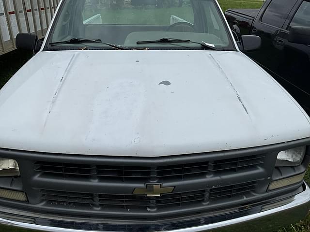 Image of Chevrolet 2500 equipment image 3