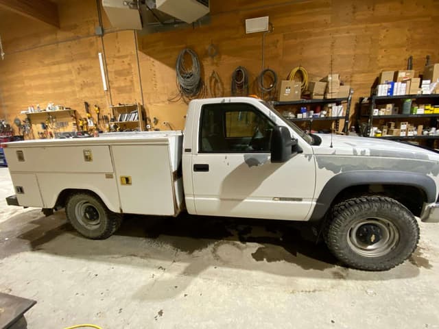 Image of Chevrolet 2500 equipment image 3