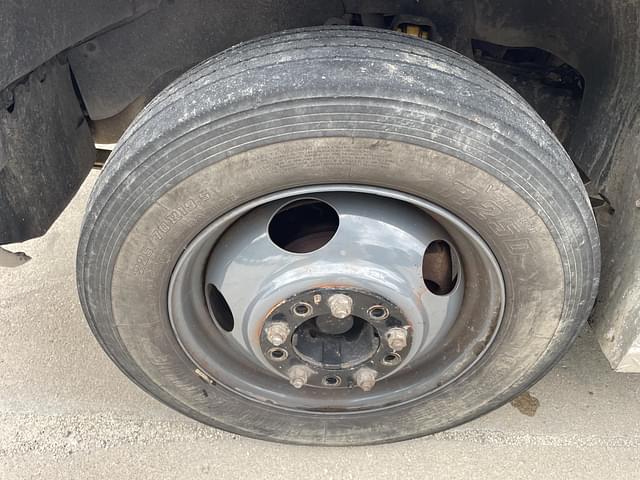 Image of Chevrolet 3500HD equipment image 3