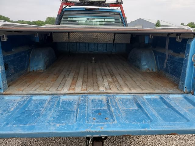Image of Chevrolet 3500 equipment image 4