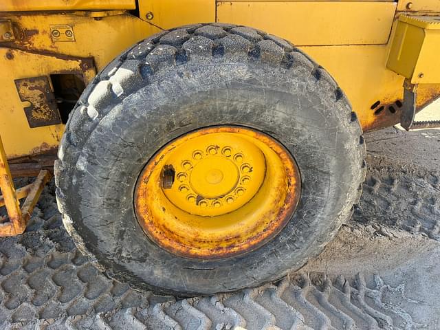Image of John Deere 544G equipment image 3