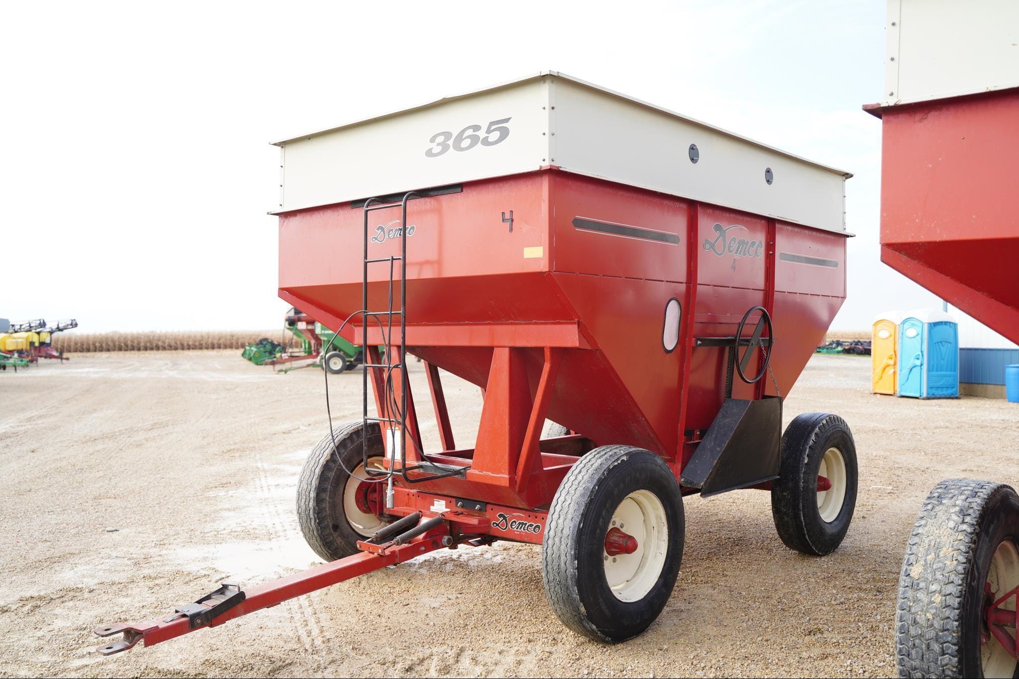 1995 Demco 365 Equipment Image0