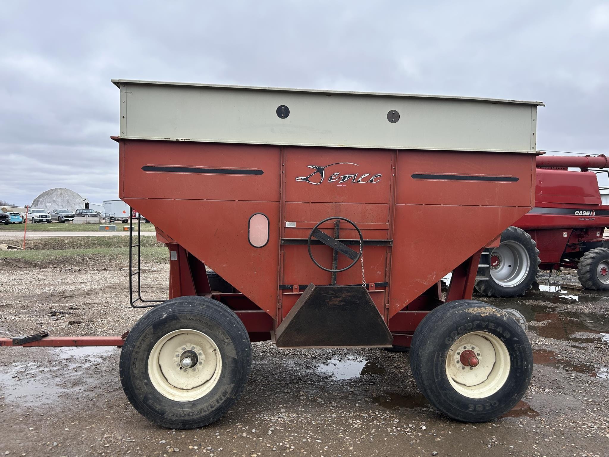 1995 Demco 365 Equipment Image0