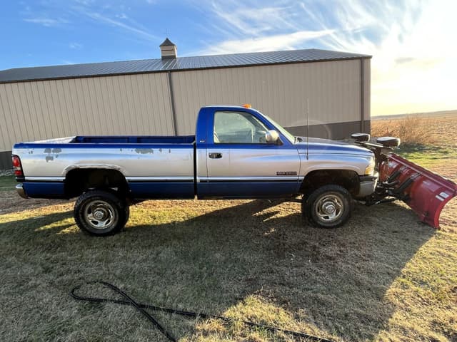 Image of Dodge Ram 2500 equipment image 2