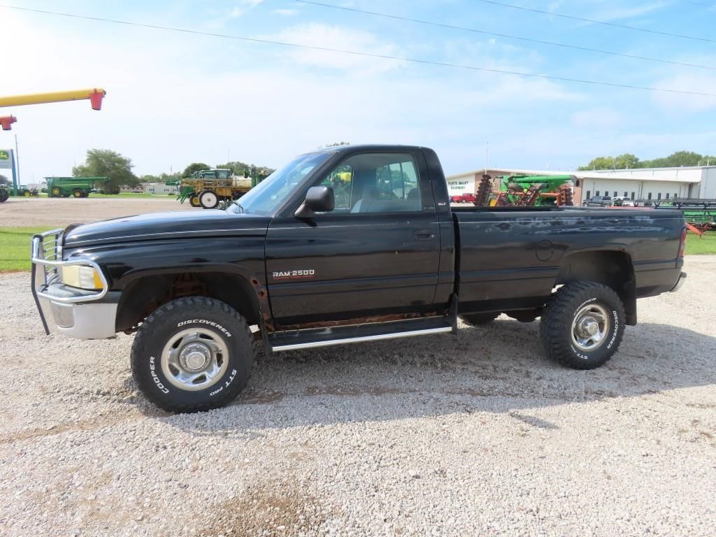 1995 Dodge Ram 2500 Equipment Image0