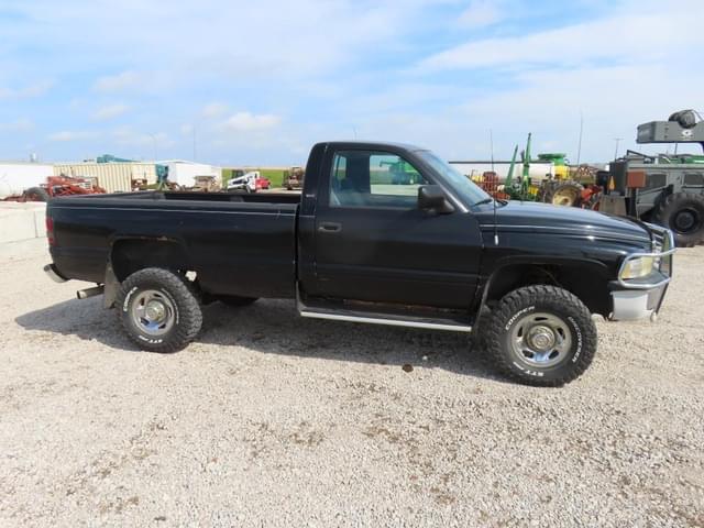 Image of Dodge Ram 2500 equipment image 4