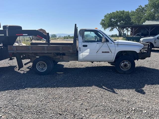Image of Dodge Ram 3500 equipment image 3