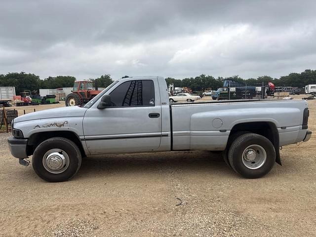 Image of Dodge Ram 3500 equipment image 1