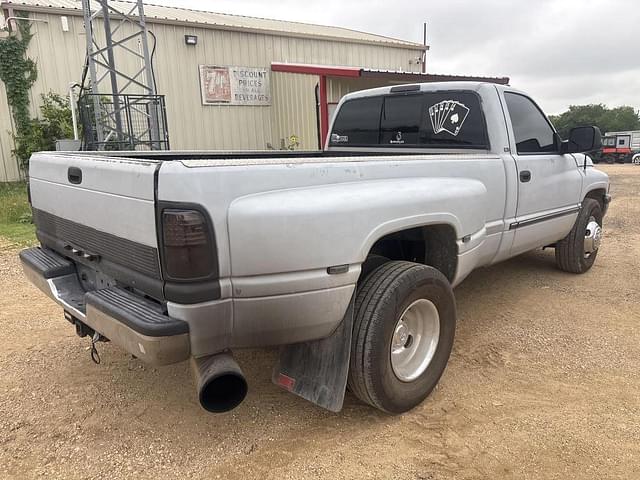 Image of Dodge Ram 3500 equipment image 4