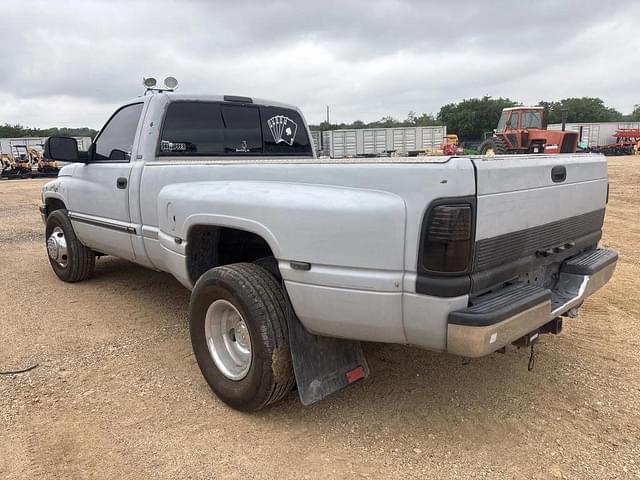 Image of Dodge Ram 3500 equipment image 2
