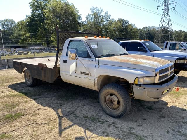 Image of Dodge Ram 3500 equipment image 3