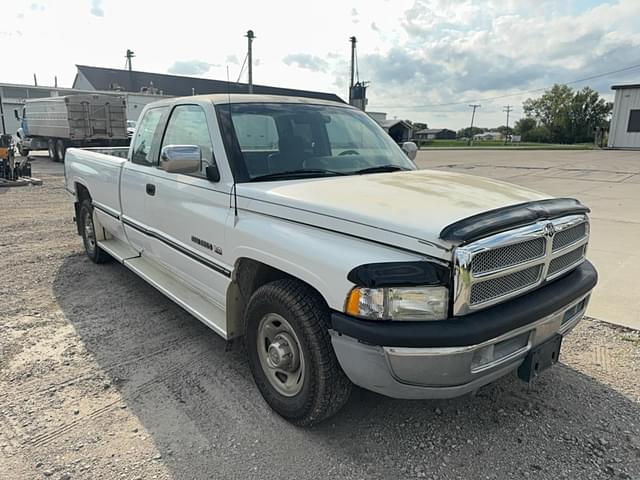 Image of Dodge Ram 2500 equipment image 2