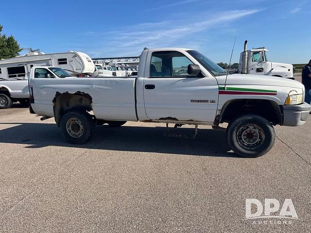 Image of Dodge Ram 2500 equipment image 2