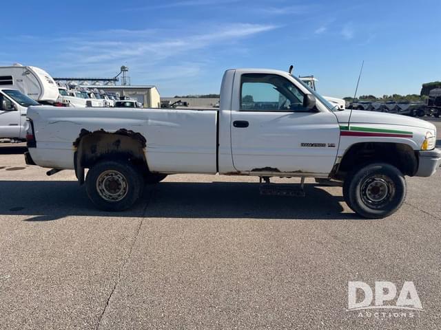 Image of Dodge Ram 2500 equipment image 3